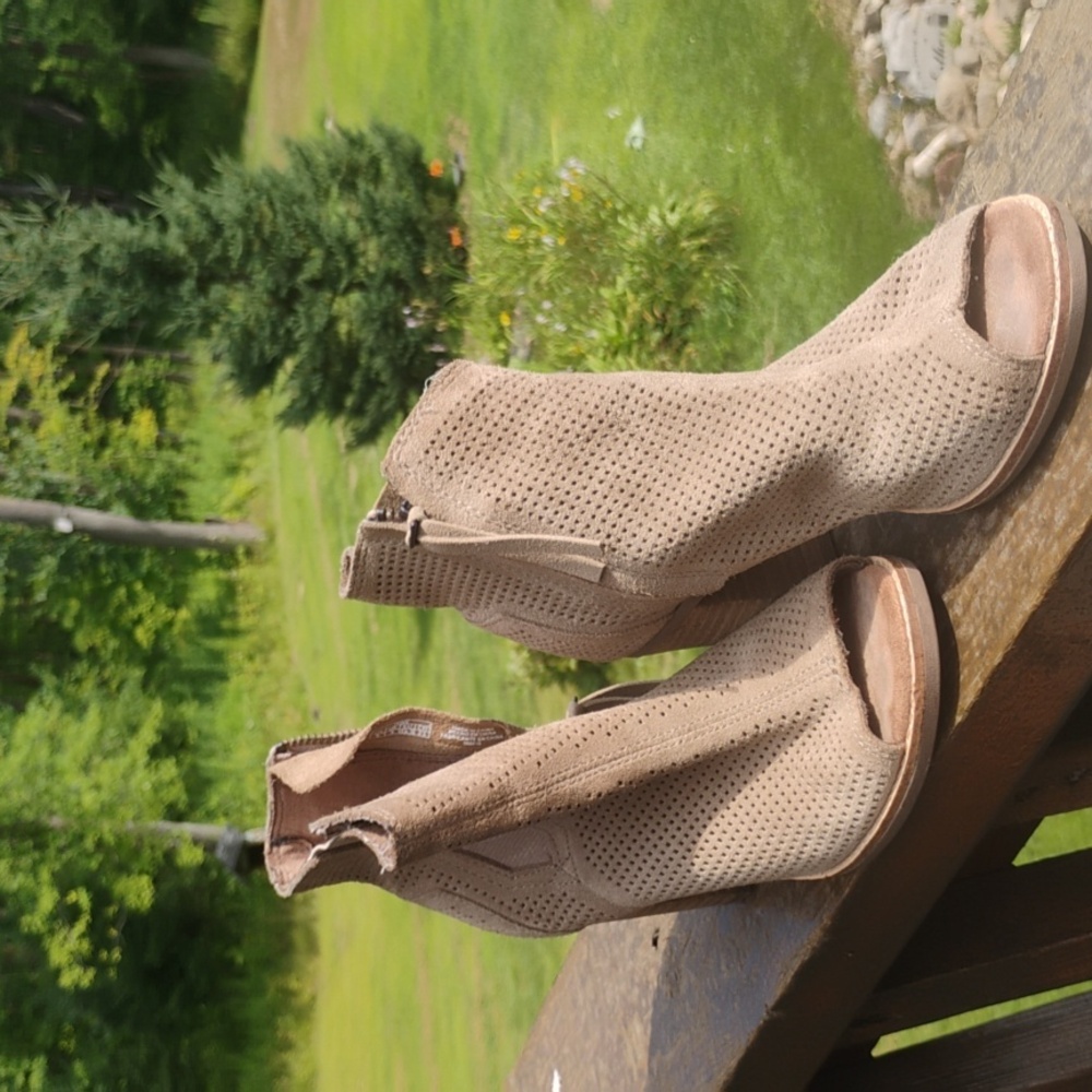 👣 Tom's Peep Toe Suede TAN.ANKLE BOOTS SZ 6 VNPLC